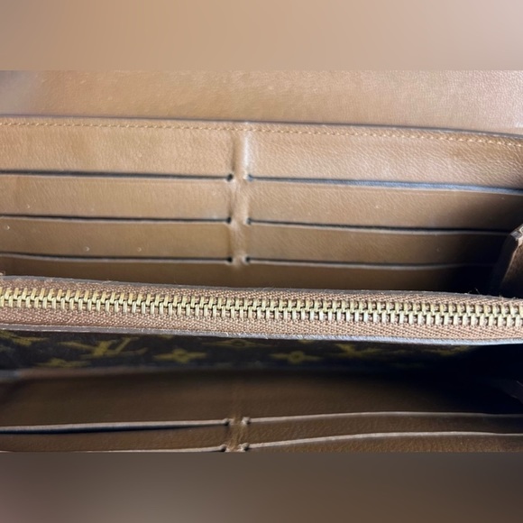 LOUIS VUITTON MONOGRAM ÉLYSÉE WALLET - Picture 5 of 12